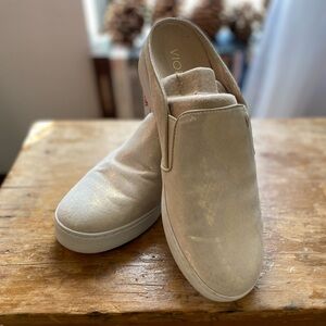 Vionic metallic snakeskin shoes